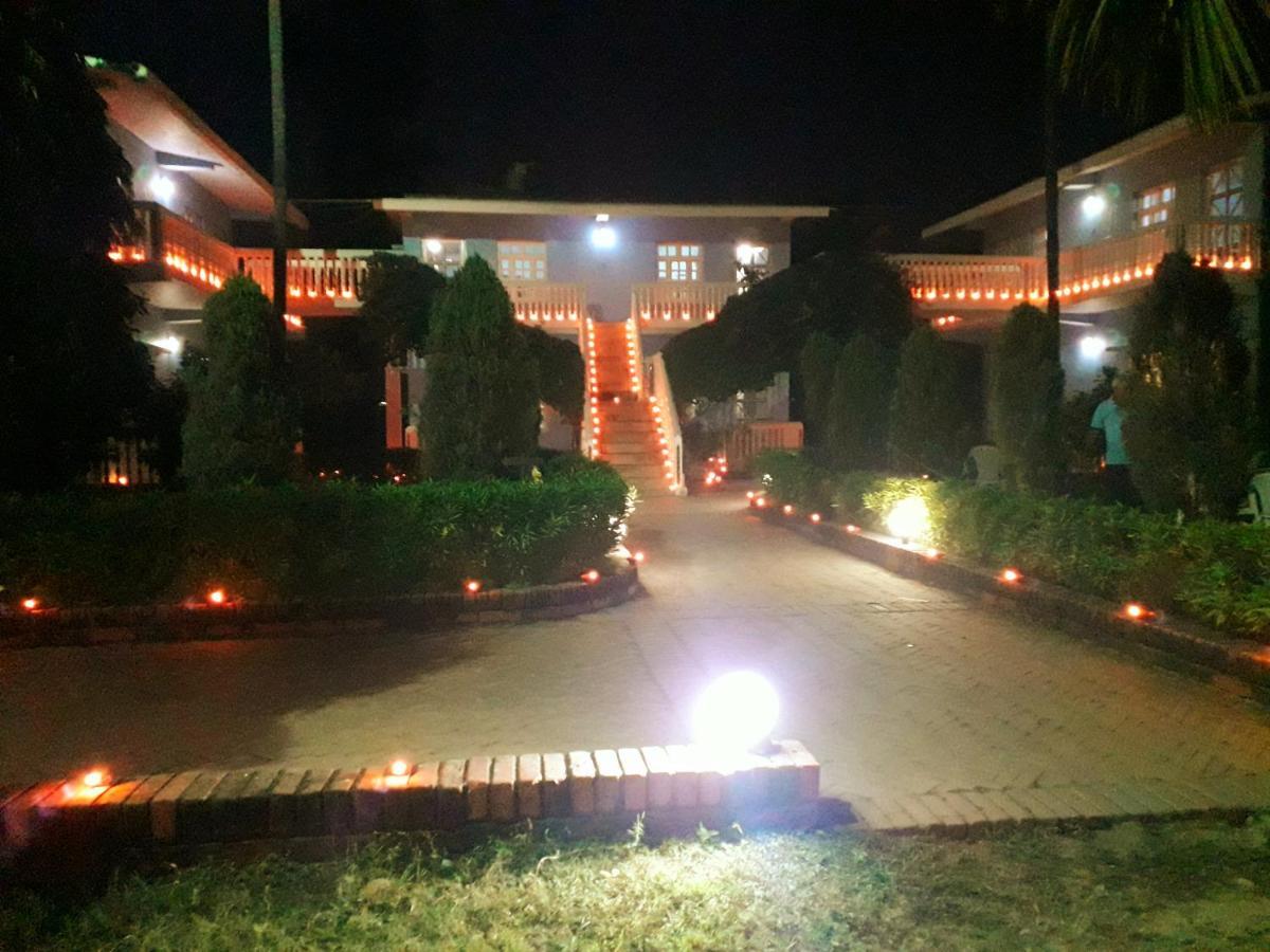 Hotel Megha-Traveller'S Village Nepalgunj Exterior photo